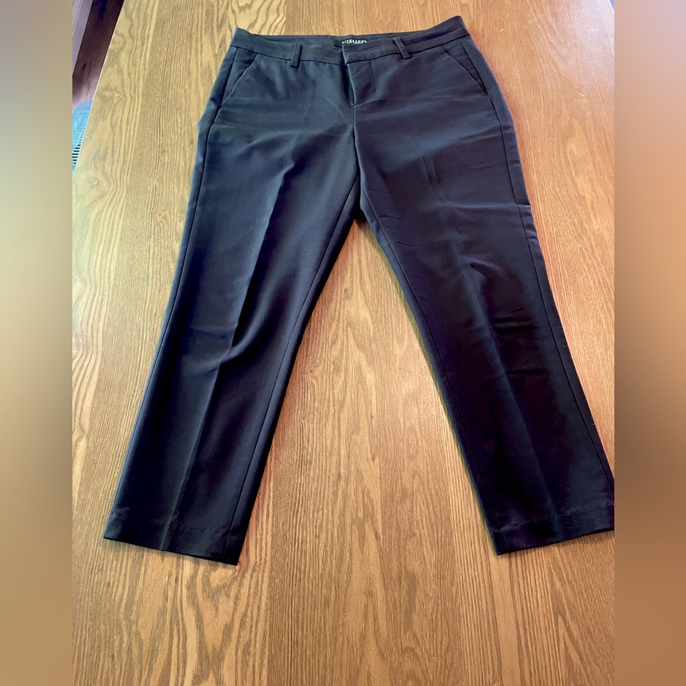 Liverpool cropped black pants. Women’s size 4.